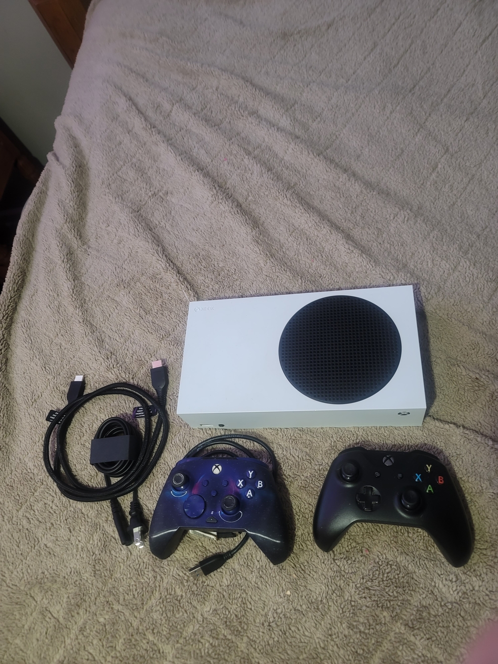 Xbox Series S Console Bundle in White with Black Vent